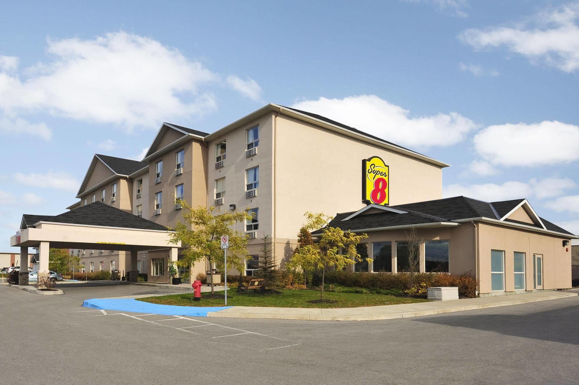 Hotel Super 8 By Wyndham Barrie South Exterior foto